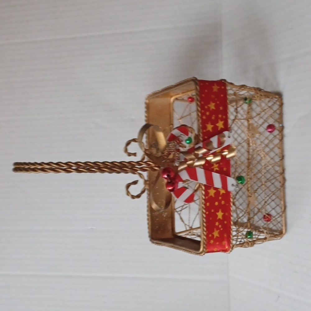 4/$30 Metallic Christmas Basket